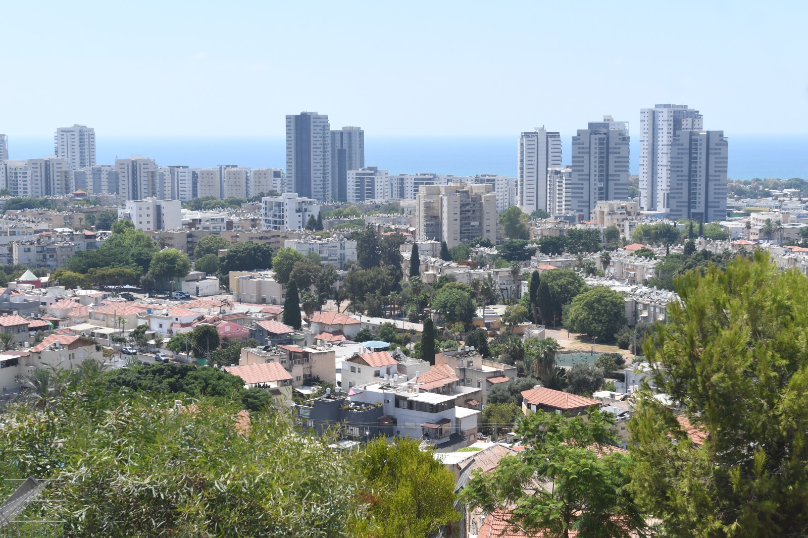 Vue sur Tirat Carmel et la Méditerranée